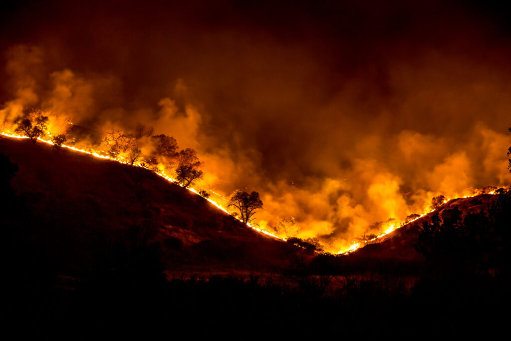 IPCC Incêndio Woolsey, que varreu parte da Califórnia em 2019 [fotografo]USDA via Flickr]