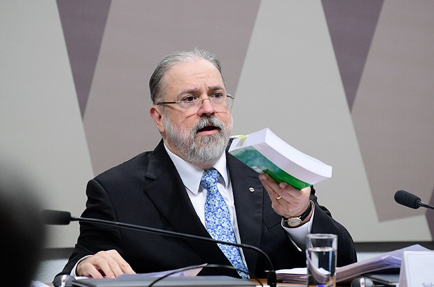 O procurador-geral da República, Augusto Aras, decidiu arquivar a denúncia feita pelo presidente Jair Bolsonaro contra o ministro Alexandre de Moraes.