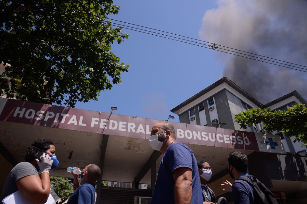 Hospital Federal de Bonsucesso durante incêndio em outubro de 2020 [fotografo]Tania Rego/Agência Brasil[/fotografo]