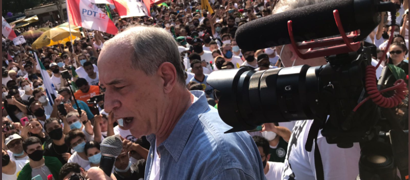 Ciro Gomes, do PDT, durante manifestação pró-impeachment em São Paulo neste domingo (12/9)[fotografo]Ciro Gomes via Twitter[/fotografo]