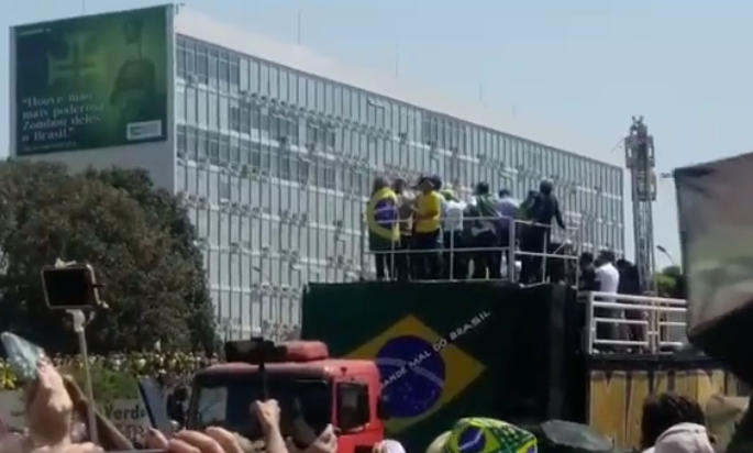 Ataques a Alexandre de MOraes e o STF / Bolsonaro discursou em trio elétrico na Esplanada dos Ministérios para os seus apoiadores [fotografo]Tiago Rodrigues/Congresso em Foco[/fotografo]