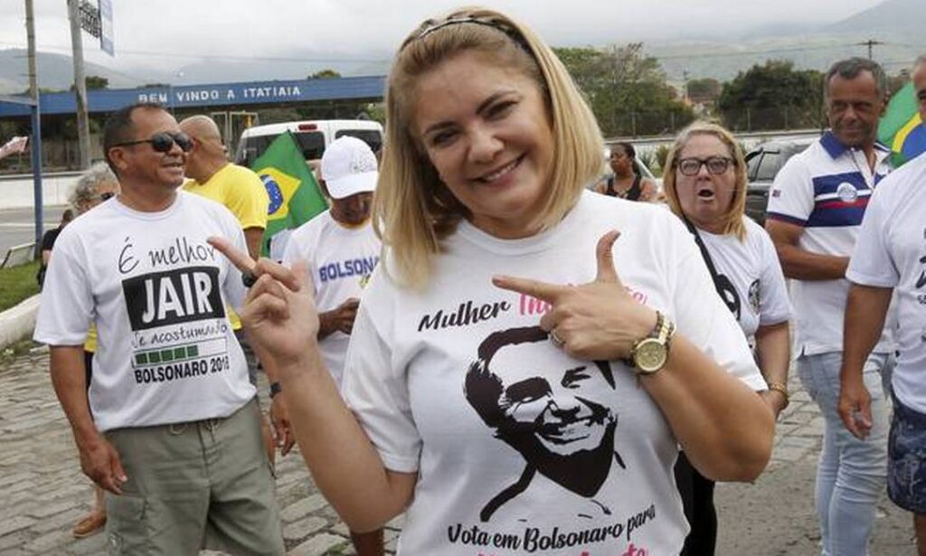 Ana Cristina Valle, ex-esposa de Bolsonaro, afirma que não deve satisfações sobre mansão investigada pela PF como objeto de lavagem de verba. [fotografo]Reprodução[/fotografo]
