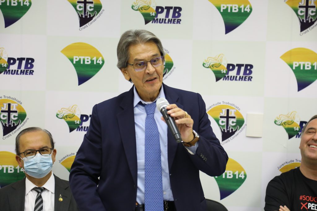 De acordo com a deputada Carla Zambelli, Roberto Jefferson se tornou adversário do círculo de aliados de Bolsonaro após atirar contra PF. Foto: PTB/Weleson Nascimento