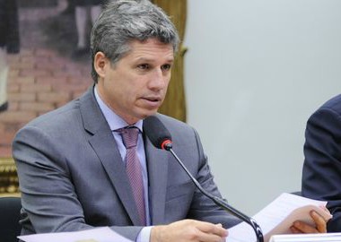 Paulo Teixeira, ministro do Desenvolvimento Agrário, indicou possibilidade de judicializar discussão sobre "pacote anti invasão". Foto: Lúcio Bernardo/Ag. Câmara