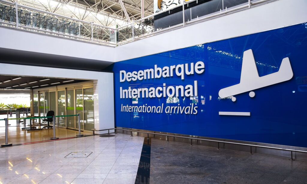 Anvisa flexibiliza regras para a entrada de passageiros internacionais no país, mas mantém a exigência do passaporte vacinal. Foto: Marcello Casal Jr./ Agência Brasil