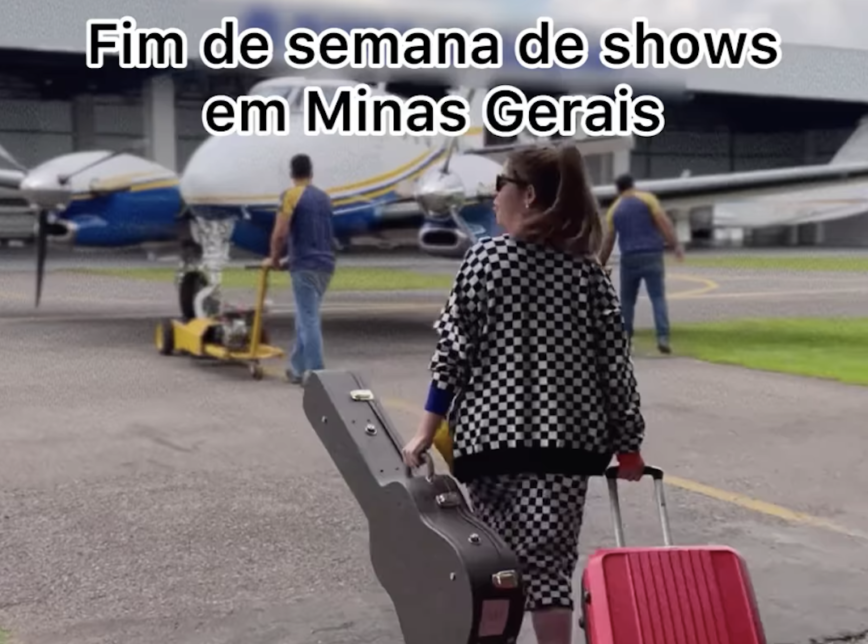 A cantora Marília Mendonça morre após acidente aéreo em Minas Gerais