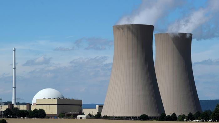Usinas nucleares, que transformam o calor produzido pelas reações nucleares em energia elétrica usam uma tecnologia em declínio de aceitação.
