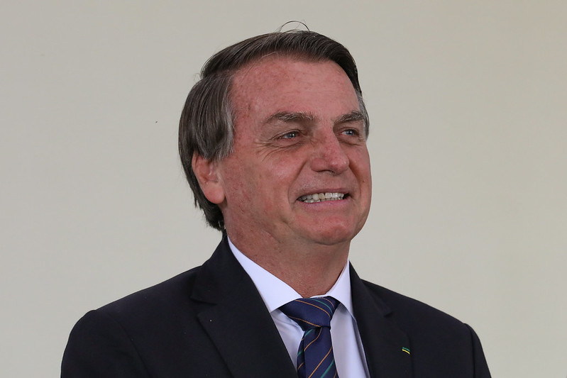 Para Bolsonaro, nova variante seria um "vírus vacinal", tornando a defender a tese da imunidade de rebanho.