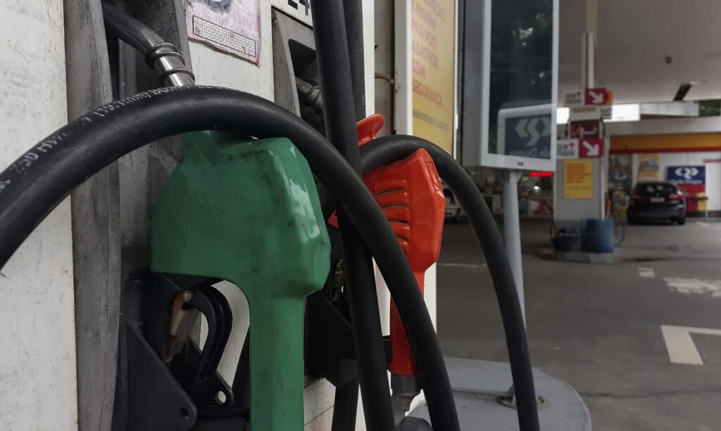 O presidente da Câmara, Arthur Lira, disse que o PLP muda a classificação de combustíveis para bens e serviços essenciais.
