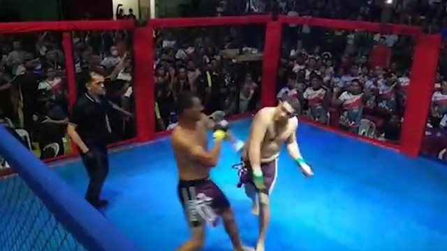 Luta de MMA ocorreu entre o prefeito da cidade (esquerda) e um ex-vereador (direita). Foto: reprodução/YouTube