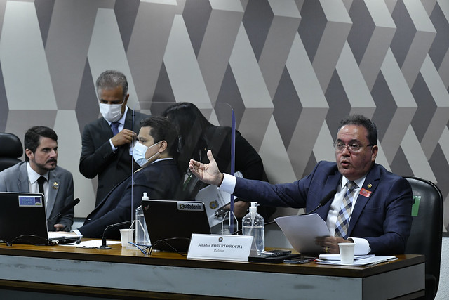 Senador Roberto Rocha (PSDB-MA) em pronunciamento na CCJ durante análise do relatório da reforma. Foto: Geraldo Magela/Agência Senado