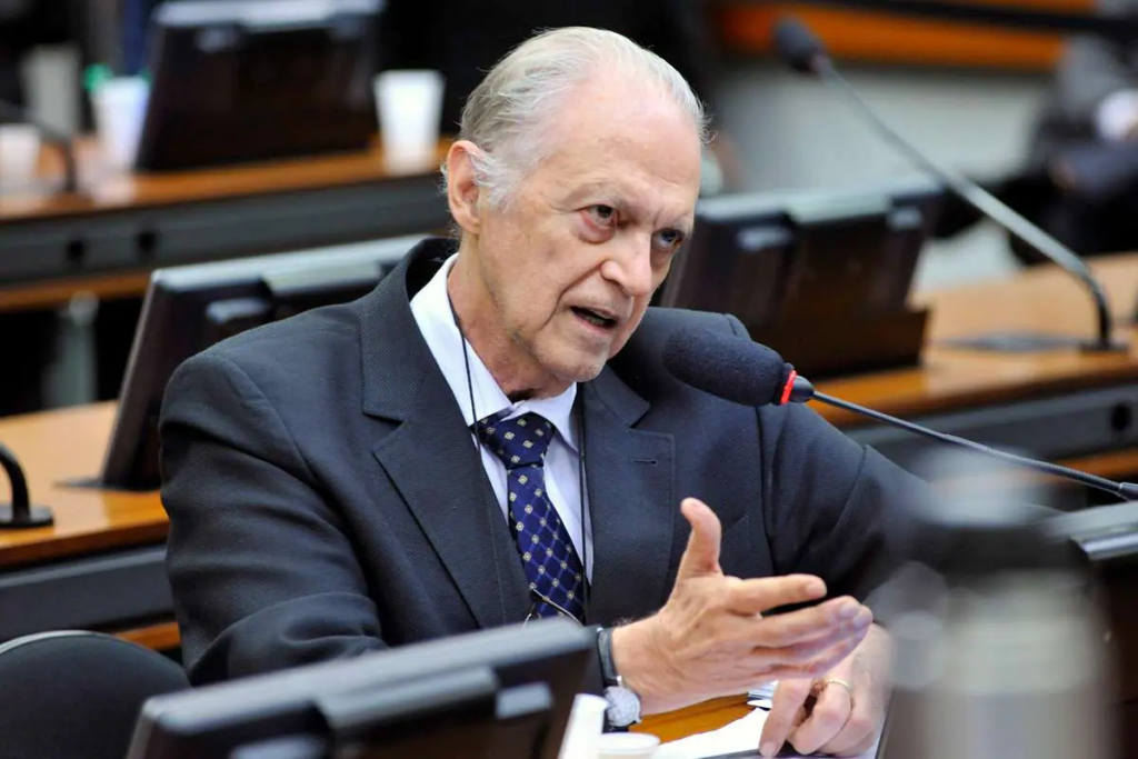 O ex-deputado Antônio Carlos Mendes Thame, um dos fundadores do PSDB, faleceu nesta quinta-feira (28) em Piracicaba (SP).
