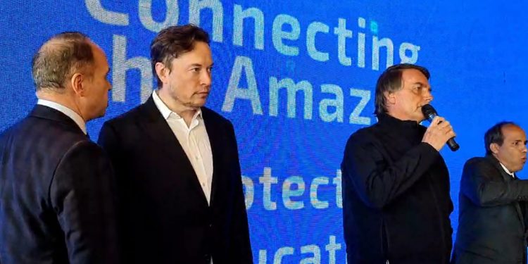 O presidente Jair Bolsonaro (PL) disse ao bilionário Elon Musk que conta com sua colaboração para que "a Amazônia seja conhecida por todos".