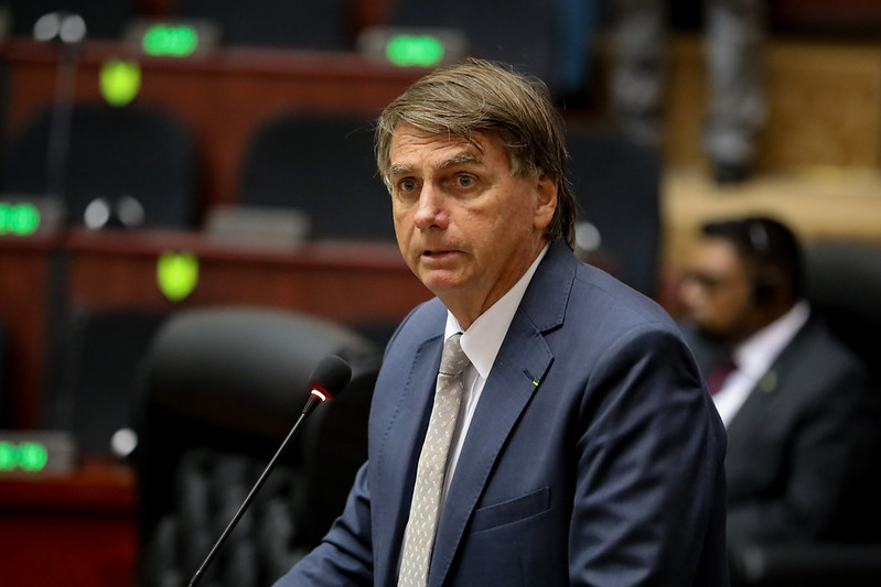 A defesa de Bolsonaro argumenta que a ação deveria ter sido encaminhada à PGR, ao invés de ter sido arquivada imediatamente pelo presidente.