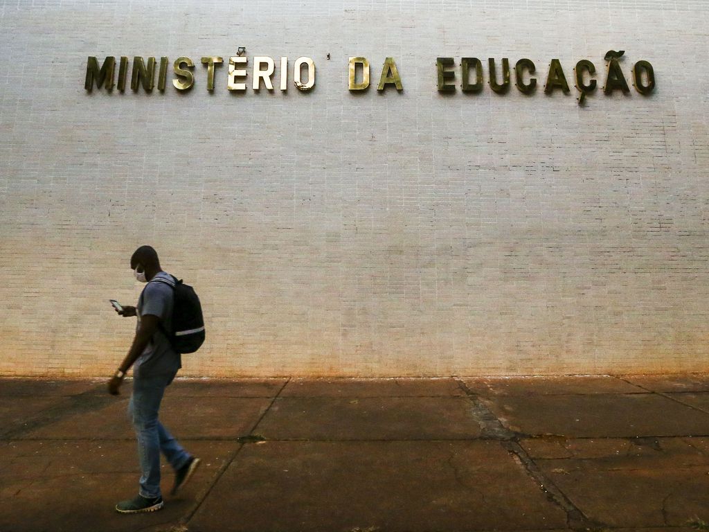 Em três anos, o Ministério da Educação (MEC) já teve cinco ministros, maior rotatividade da Esplanada dos Ministérios.
