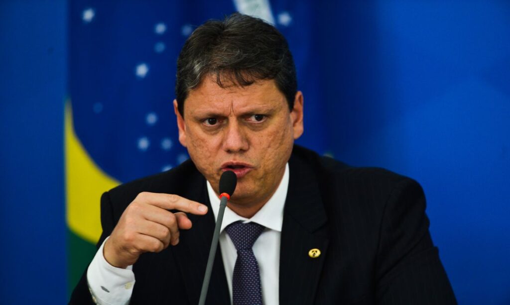 Segundo o jornal Folha de São Paulo, Tarcísio de Freitas não está morando no endereço declarado na mudança de domicílio eleitoral.
