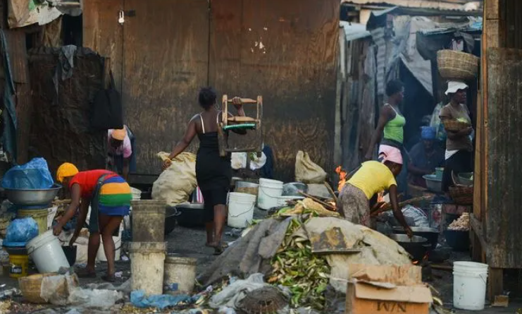 É crescente o número de pessoas em situação de extrema pobreza, no país inteiro, vivendo em situação de rua e revirando o lixo para sobreviver. Foto: Marcello Casal/ABr