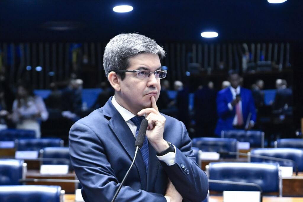 Líder da oposição no Senado Federal, Randolfe Rodrigues (Rede-AP) afirma que a recondução de Augusto Aras foi um erro.