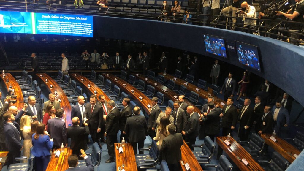 Jair Bolsonaro caminhou do Palácio do Planalto até o plenário do Senado Federal para participar de promulgação de PEC com peso eleitoral. Foto: Sandy Mendes/Congresso em Foco.