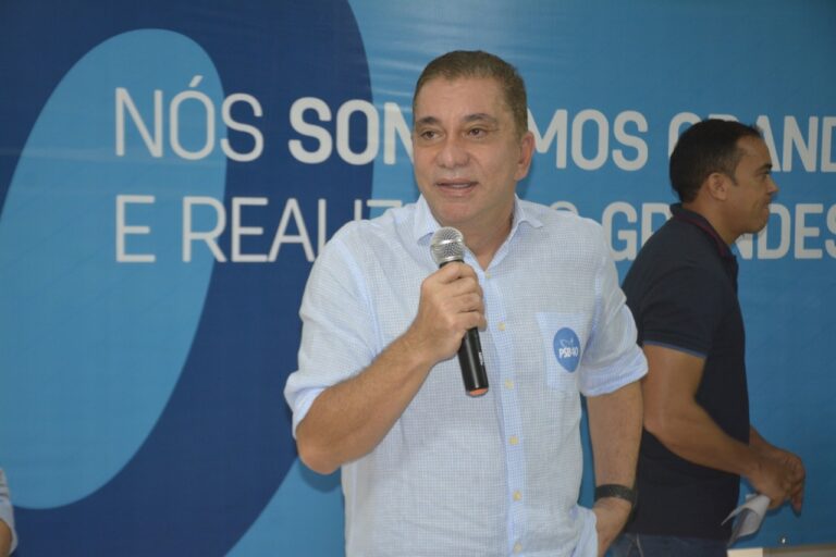 O diretório do PSB no Tocantins decidiu lançar a candidatura de Carlos Amastha, ex-prefeito de Palmas, ao Senado. Decisão contraria ex-candidato Vanderlei Luxemburgo.