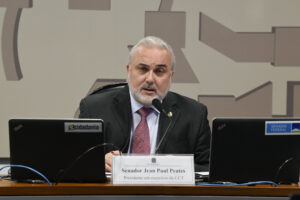 O líder da minoria no Senado Federal, Jean Paul Prates (PT-RN), reuniu as assinaturas necessárias para a PEC que realoca os recursos das emendas de relator para custear o piso da enfermagem. Foto: Roque de Sá/Agência Senado