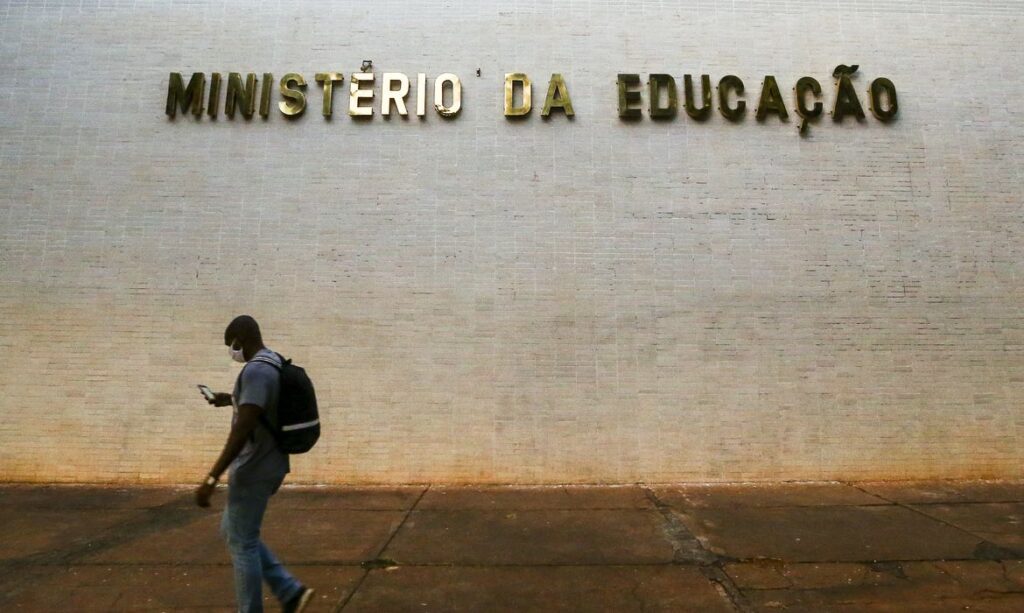 Sem fazer alarde, Ministério da Educação (MEC) anunciou bloqueio de R$ 344 milhões na última segunda-feira (28). Foto: Marcelo Camargo/Agência Brasil