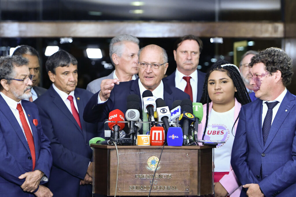 O vice-presidente eleito Geraldo Alckmin (PSB) apresentou na noite dessa quarta-feira (16) a minuta da PEC da Transição ao Senado Federal. Foto: Waldemir Barreto/Agência Senado