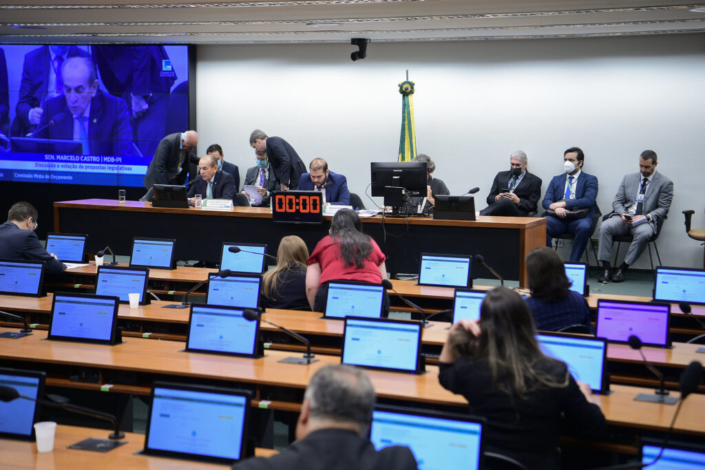 Deputados do PT não se manifestaram em proposta da deputada Fernanda Melchionna (Psol-RS) para extinguir emendas de relator. Foto: Pedro França/Agência Senado