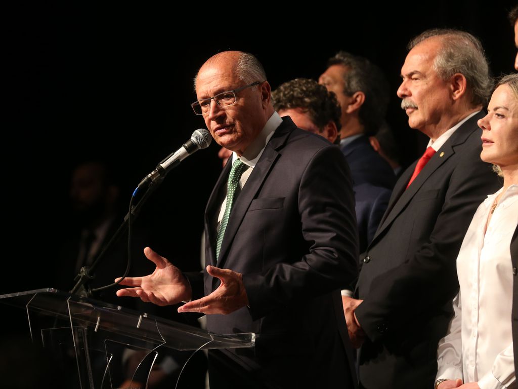 O vice-presidente Geraldo Alckmin defendeu a entrega de ministérios ao PP e Republicanos para aumentar a base do governo. Foto: Antônio Rodrigues/Agência Brasil