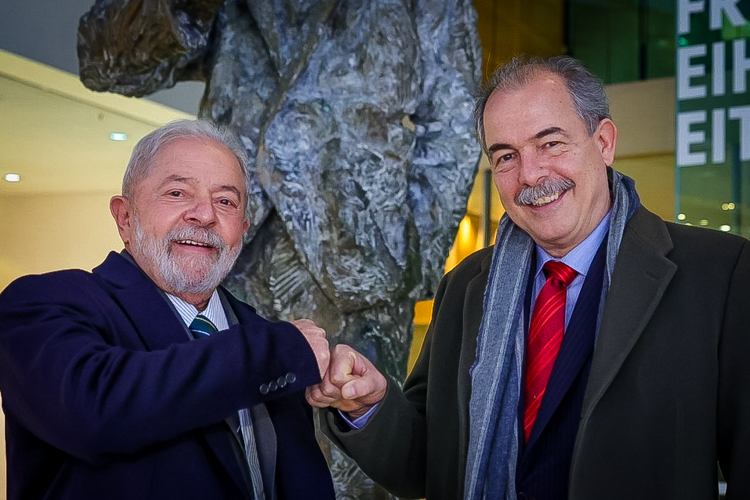 No encerramento dos grupos de trabalho da transição, Lula confirmou a indicação de Aloizio Mercadante para presidir o BNDES. Foto: Divulgação/PT