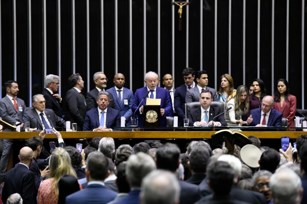 Lula (PT) exaltou a democracia em seu discurso de posse durante a sessão solene realizada no Congresso Nacional neste domingo (1º). Foto: Roque de Sá/Agência Senado