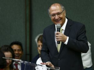 O vice-presidente Geraldo Alckmin (PSB) é empossado nesta quarta-feira (4) como ministro do Desenvolvimento, Indústria, Comércio e Serviços. Foto: Marcelo Camargo/Agência Brasil