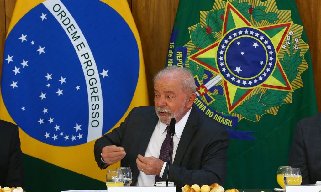 O presidente Lula confirmou nesta quinta-feira (16) que vai conceder um novo reajuste do salário mínimo, elevando o valor a partir de 1º de maio para R$ 1.320. Foto: Antônio Cruz/Agência Brasil