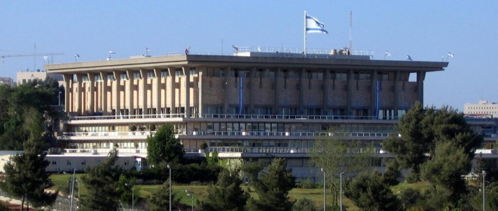 Inúmeros juristas mundo afora condenam a facilidade do Knesset (parlamento israelense) de editar uma reforma judiciária dessa magnitude. Foto: Beny Shlevich/Imagens públicas