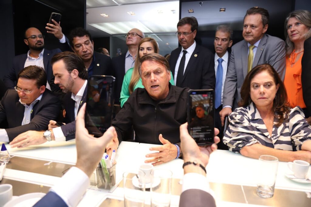 Bolsonaro voltou dos EUA nesta quinta-feira e foi para a sede do PL. Foto: Comunicação PL