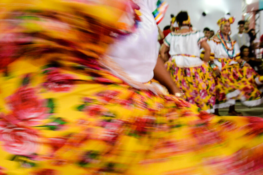 Mulheres alagoanas dançam o samba de coco na celebração de Zumbi dos Palmares no 20 de novembro.