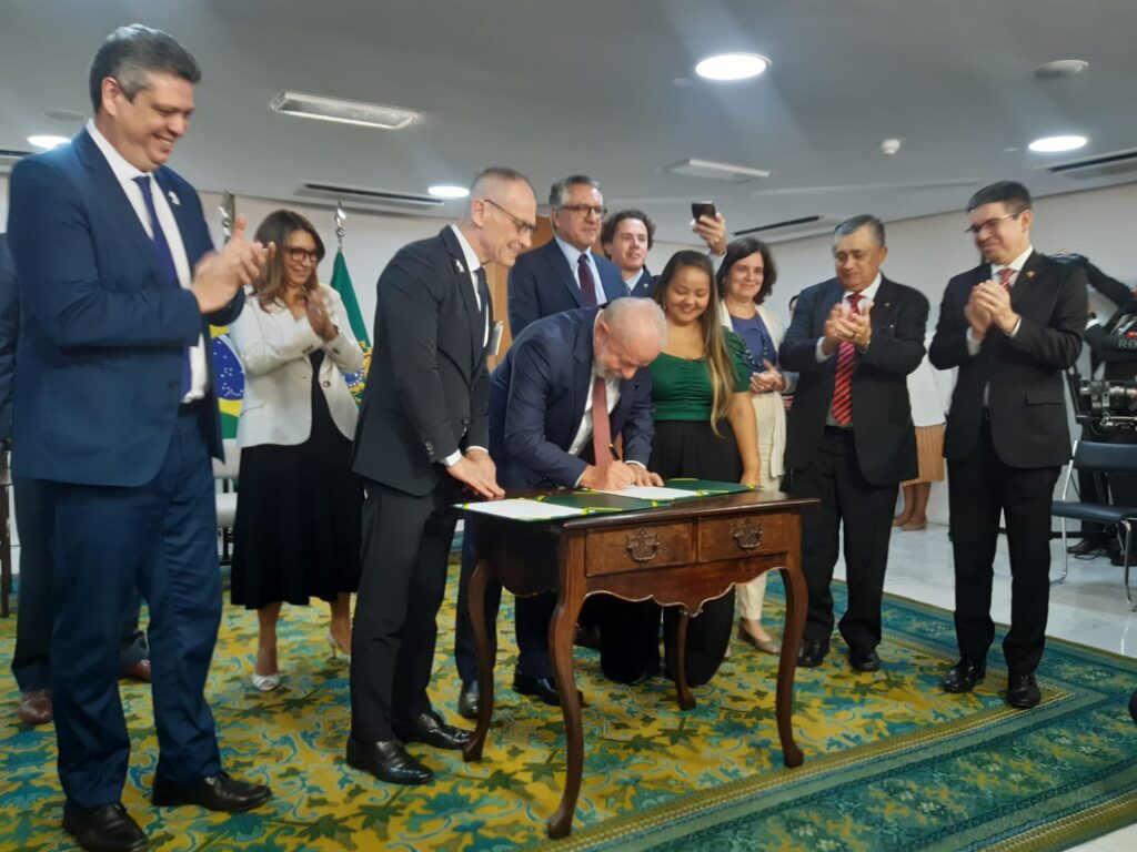 Lula assinará em seu gabinete o projeto que garante a fonte de custeio do piso salarial da enfermagem, que será analisado no Congresso. Foto: divulgação