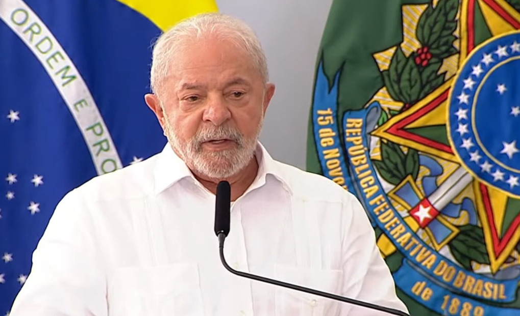 Lula sancionou o projeto de lei que autoriza o reajuste de 9% para o serviço público federal, e relembrou resistência de Bolsonaro. Foto: TV Brasil/Reprodução