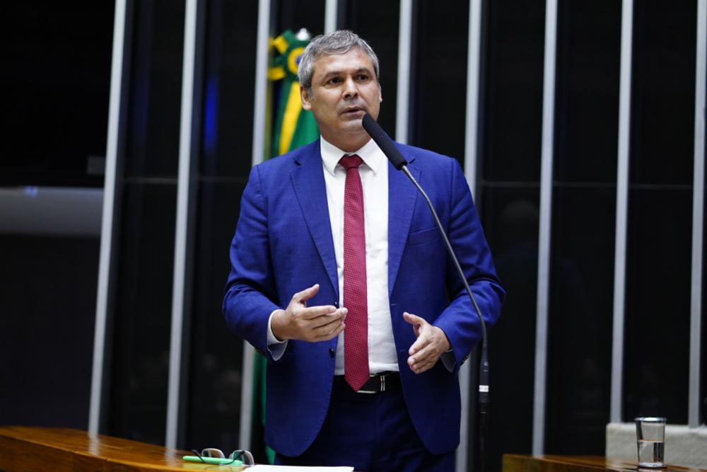 Deputado Lindbergh Farias (PT-PR) se pronunciou nesta quarta-feira (19) sobre a demissão do general do GSI. Foto: Pablo Valadares/Câmara dos Deputados