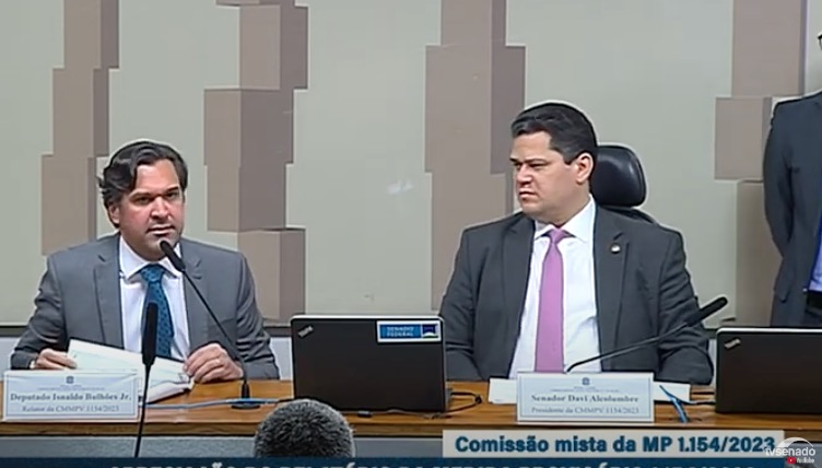 Senador Davi Alcolumbre adiou a votação do relatório do deputado Isnaldo Bulhões. Foto: Divulgação