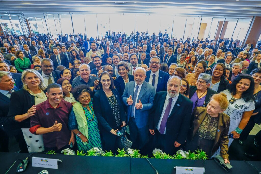 Lula com os conselheiros do CDESS, no Palácio do Itamaraty. Foto: Ricardo Stuckert/Presidência da República