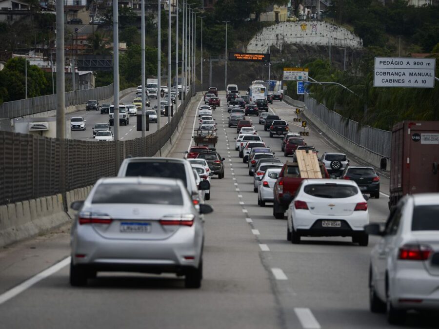 Movimentação de veículos na Linha Amarela, no Rio de Janeiro. Foto: Fernando Frazão/Agência Brasil
