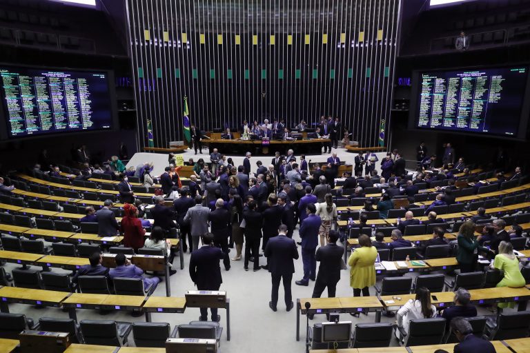 Arcabouço fiscal contou com apoio de ampla maioria na Câmara, recebendo 367 votos favoráveis e 102 contrários. Foto: Bruno Spada/Câmara dos Deputados