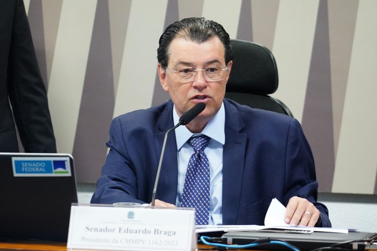 Eduardo Braga afirma que R$ 10 bilhões são insuficientes para Minha Casa, Minha Vida em 2023. Foto: Pablo Valadares / Câmara dos Deputados