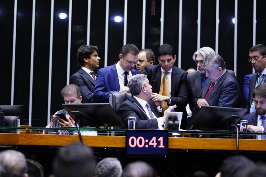 Arthur Lira suspendeu as atividades nas comissões da Câmara para priorizar projetos econômicos estratégicos. Foto: Pablo Valadares/Câmara dos Deputados