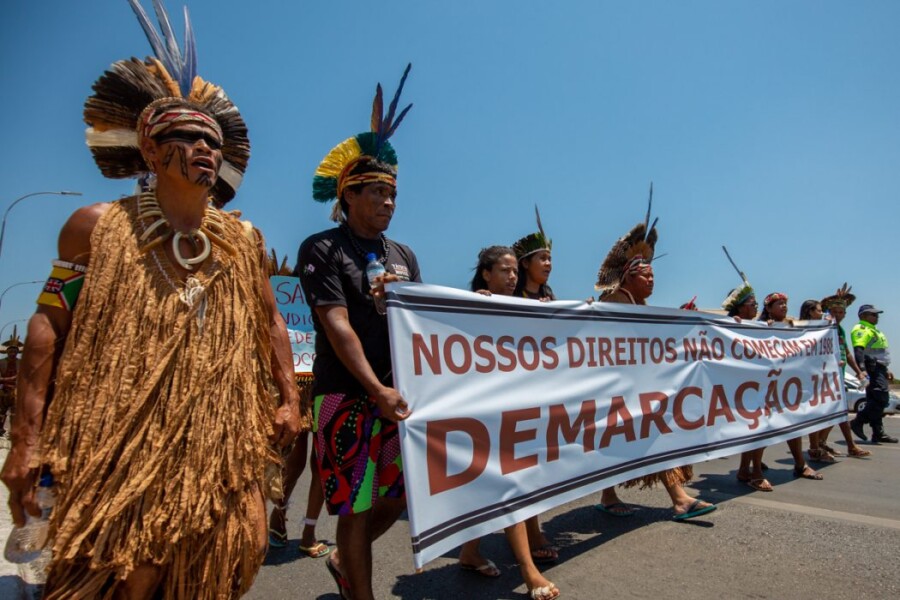 Indígenas protestam contra o marco temporal. Foto: Tiago Miotto/Cimi