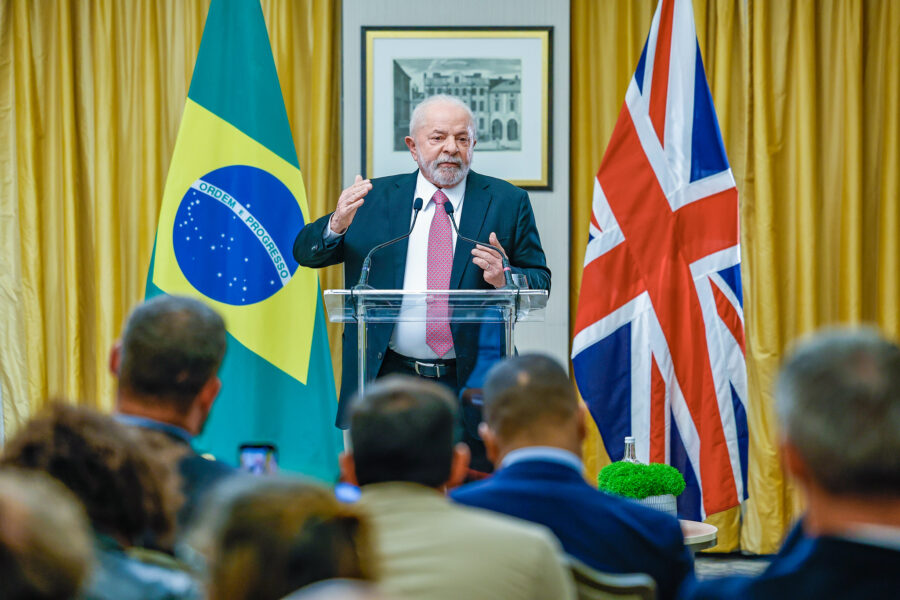 O presidente Lula (PT) falando em coletiva de imprensa em Londres, na Inglaterra. Foto: Ricardo Stuckert/Presidência da República