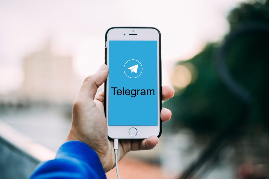 O Telegram, aplicativo russo de mensagens, retratou-se com os usuários seguindo decisão do STF. Foto: Victoria_Regen (via Unsplash)