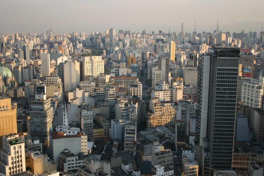 Vista aérea de São Paulo. Foto: Thomas Hobbs (via Wikimedia Commons)