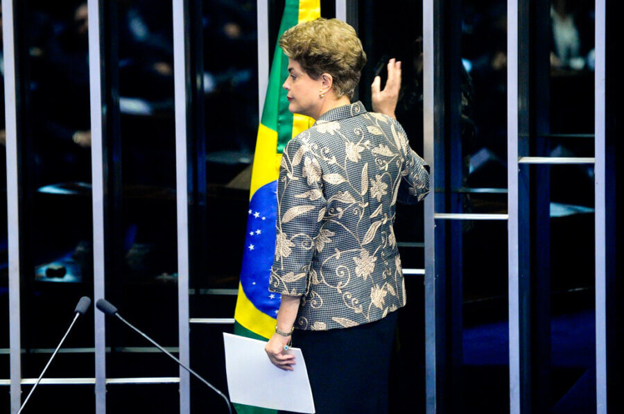 Dilma Rousseff no plenário do Senado, em uma das sessões que analisou seu impeachment. Foto: Marcos Oliveira/Agência Senado
